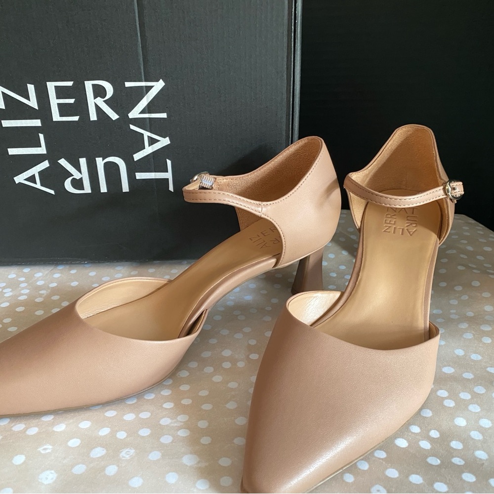 New in Box Naturalizer “Tilda”Tan Heels with Comfortable Mary Jane Strap